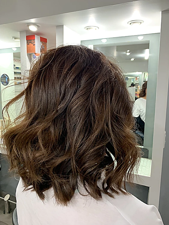 Bob largo color chocolate con ondas marcadas