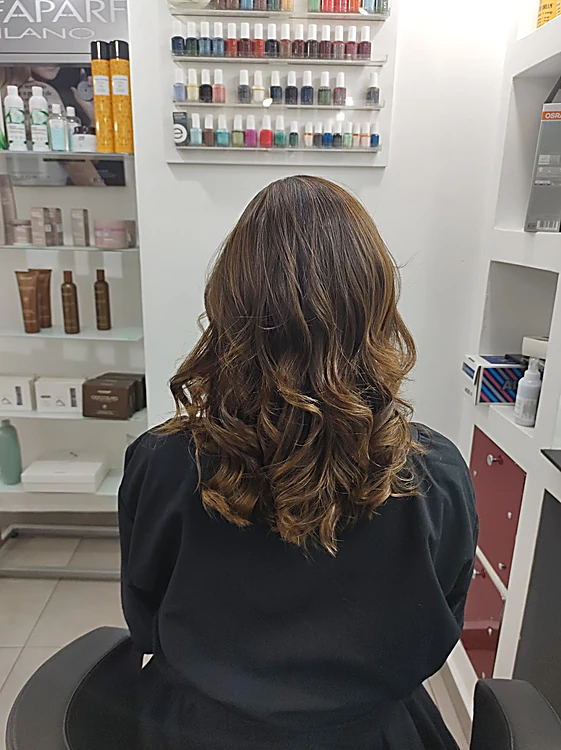 Ondas color chocolate con puntas más claras